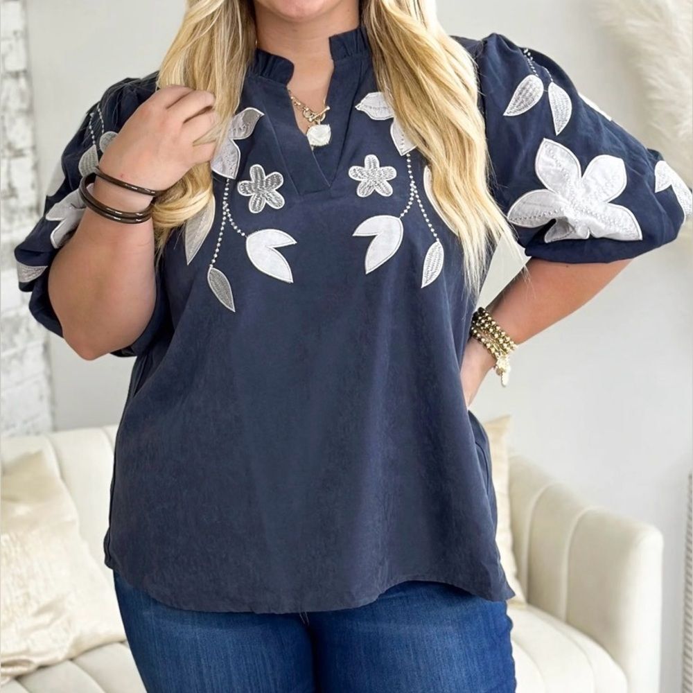 NEW Oddi 1x Navy Embroidered Floral Puff-Sleeve Top
